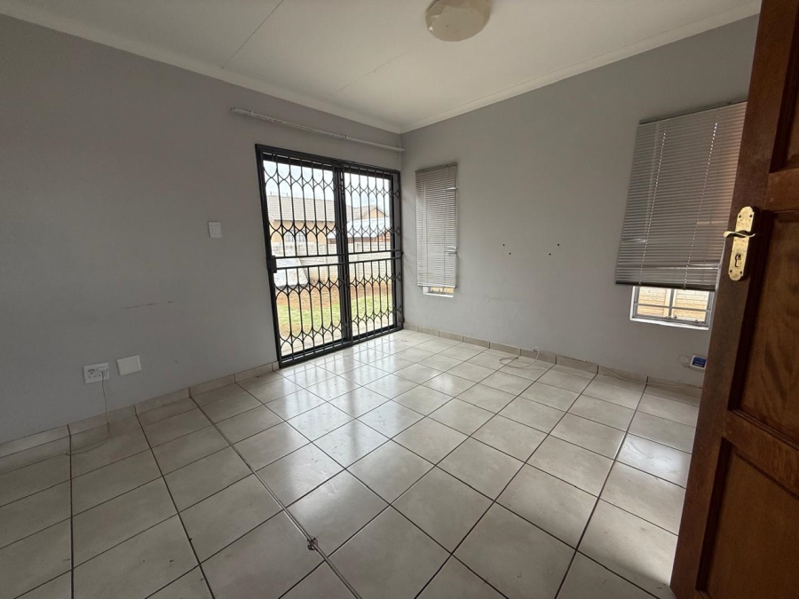 To Let 3 Bedroom Property for Rent in Waterkloof East North West